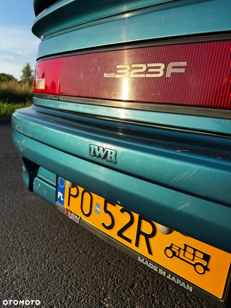 Mazda 323F - 12