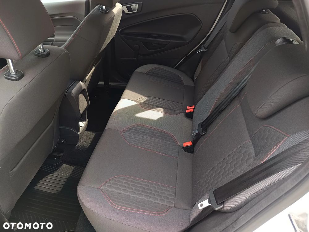 Ford Fiesta 1.0 EcoBoost S&S ST-LINE - 25
