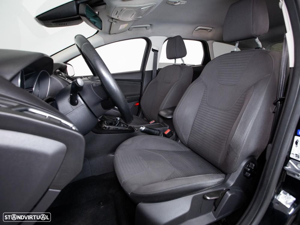 Ford Focus SW - 9