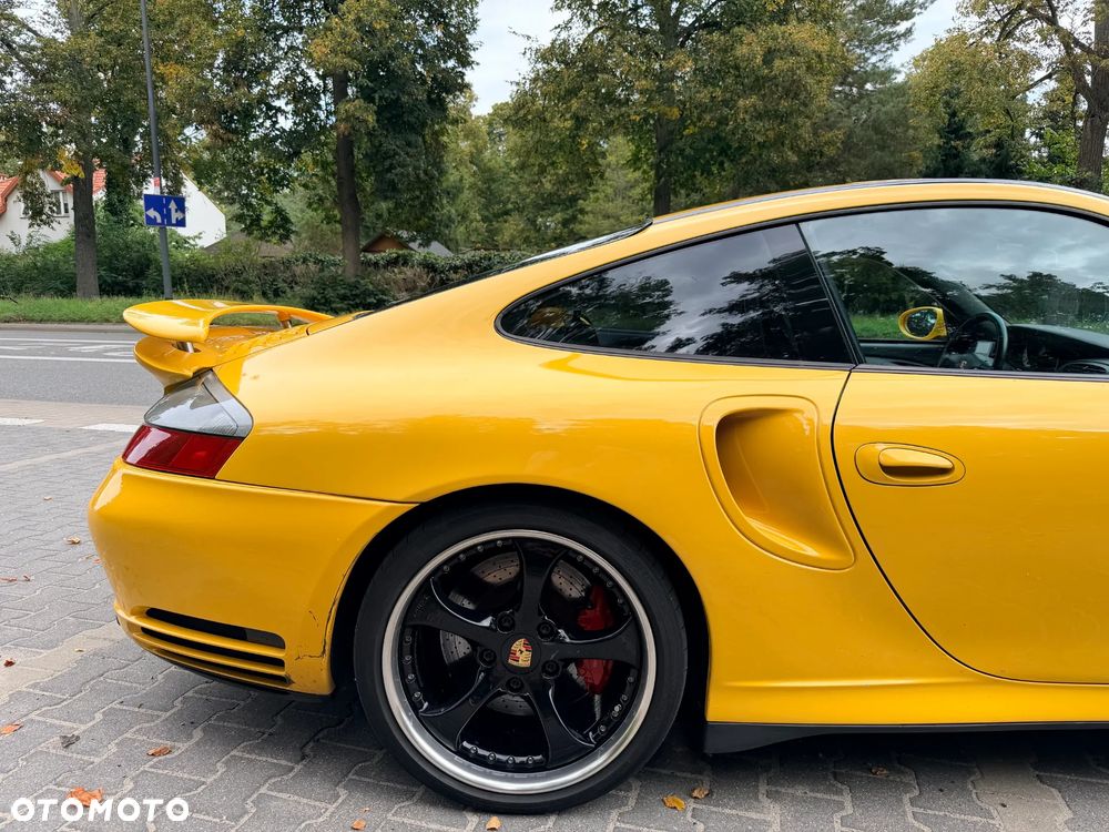 Porsche 911 Turbo - 11