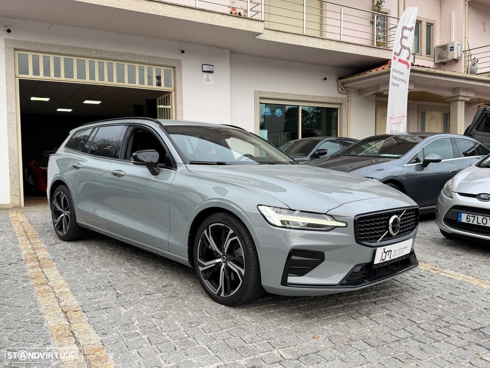 Volvo V60 2.0 B4 Plus Dark Auto - 3