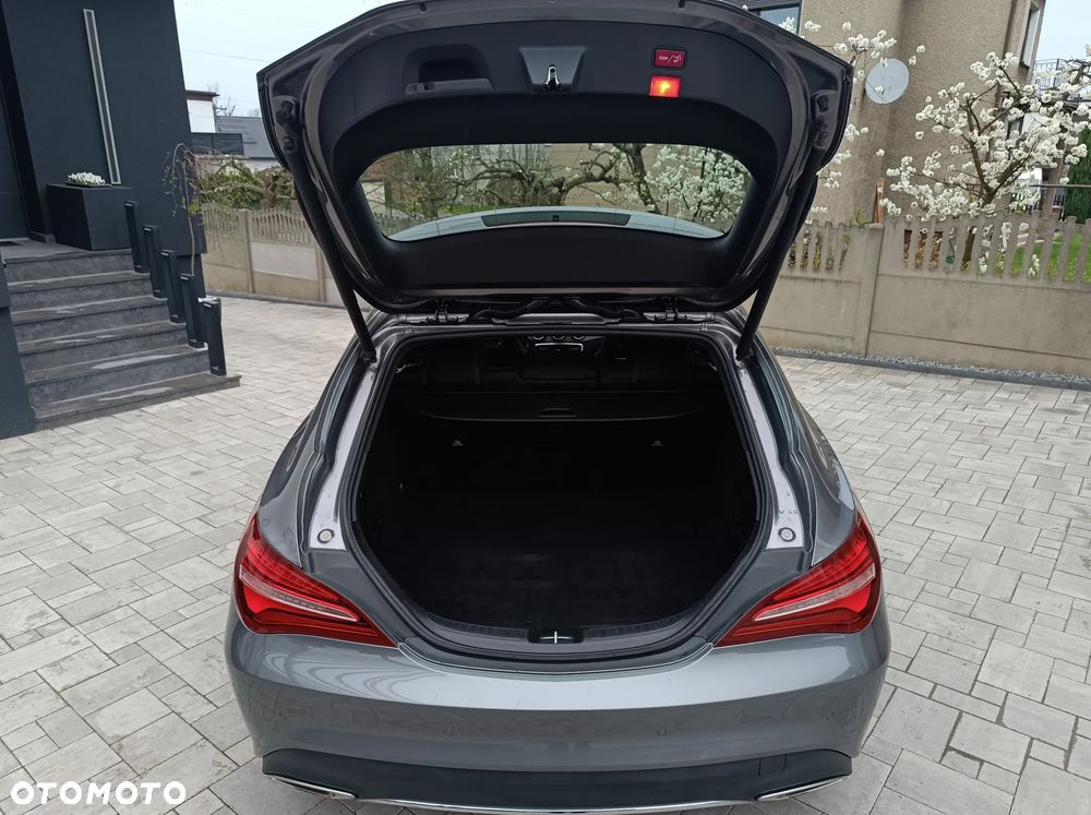 Mercedes-Benz CLA 200 7G-DCT UrbanStyle Edition - 18