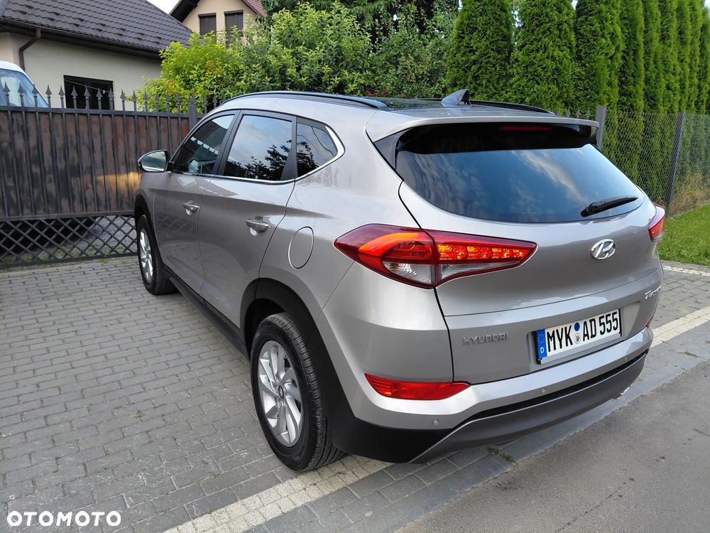 Hyundai Tucson 2.0 CRDI BlueDrive Style 2WD - 19