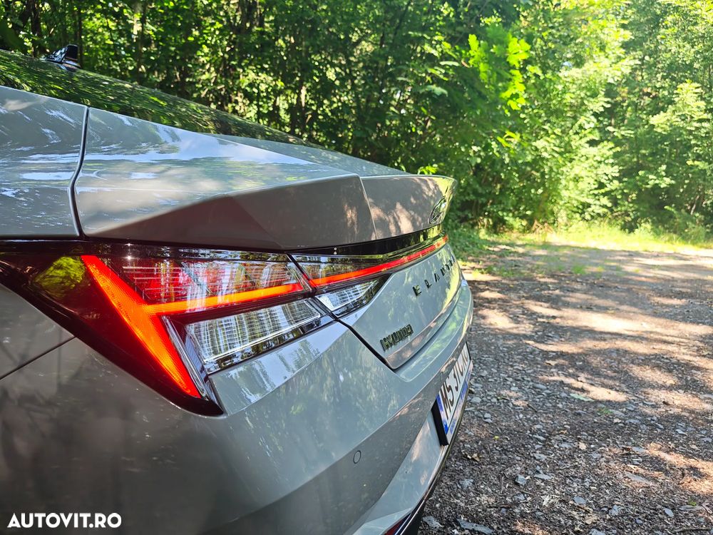 Hyundai Elantra 1.6 l 123 CP CVT Exclusive Navi - 10
