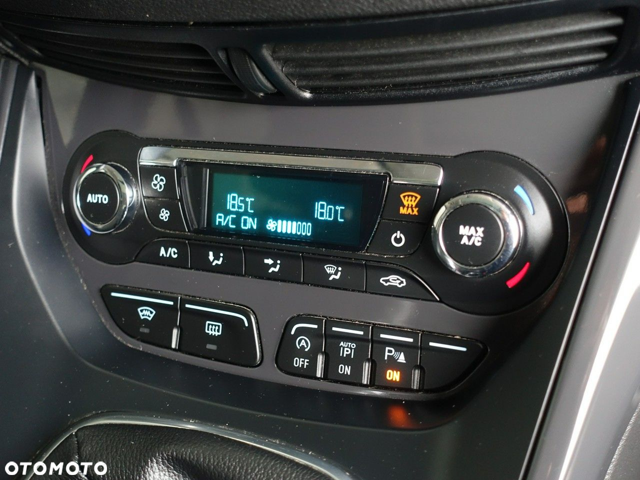 Ford Kuga 2.0 TDCi 2x4 Titanium - 26