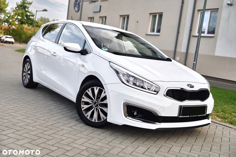 Kia Ceed 1.6 CRDi 136 ISG Dream Team Edition - 14
