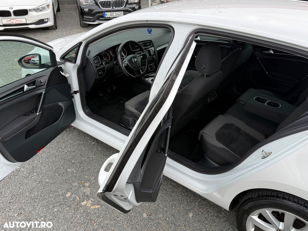 Volkswagen Golf 1.4 TSI Exclusive - 27