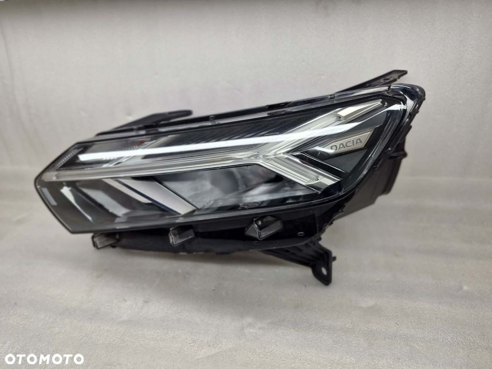 DACIA SANDERO III FULL LED LAMPA LEWA PRZÓD 260607161R - 2