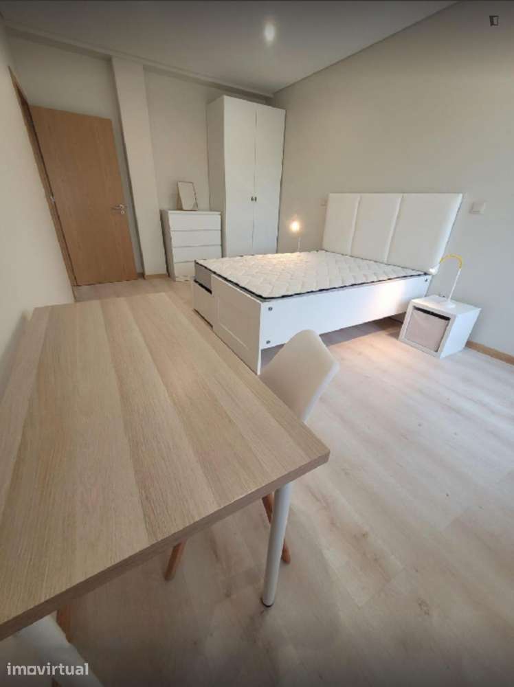 Quarto - localizado em Paranhos Porto - Grande imagem: 2/10