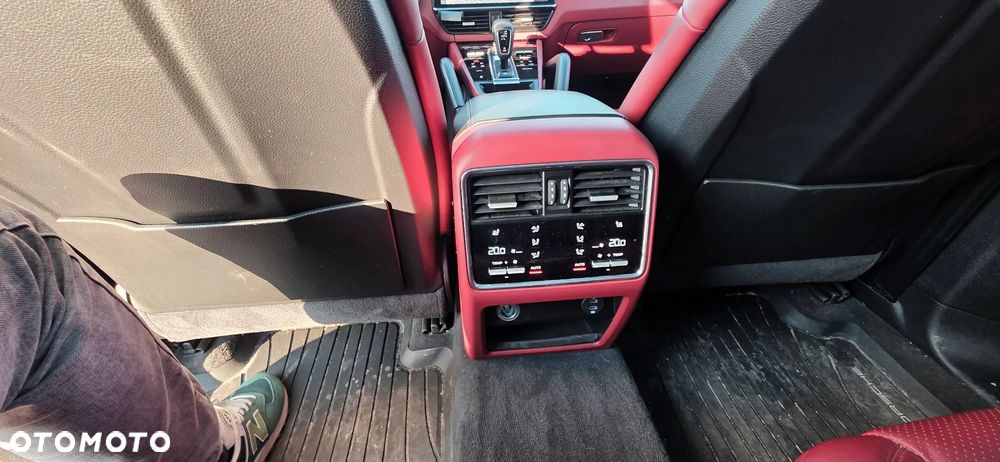 Porsche Cayenne Standard - 32