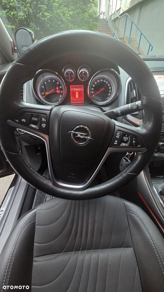 Opel Astra 1.4 T Cosmo - 14