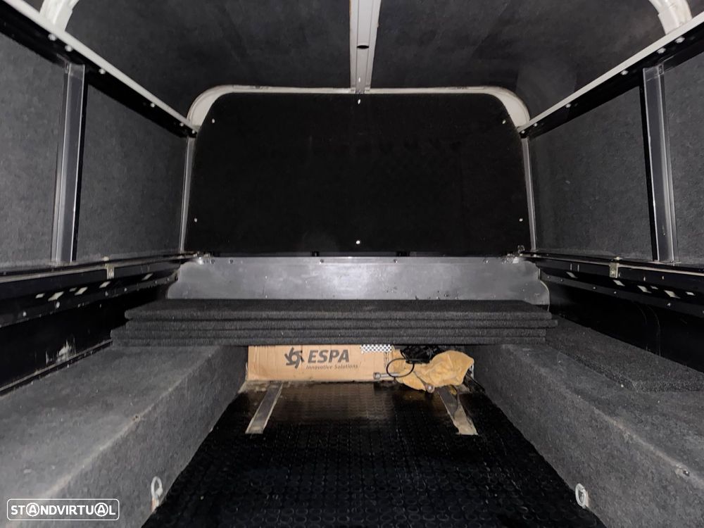 Land Rover Defender 110 - 23