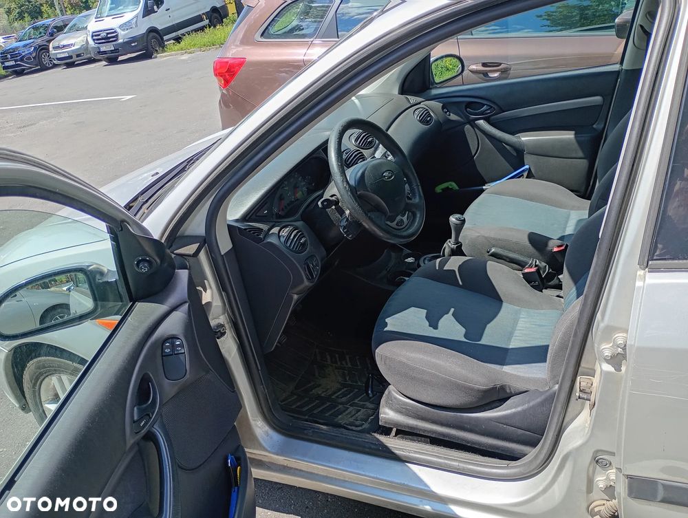 Ford Focus 1.6 Ambiente - 16