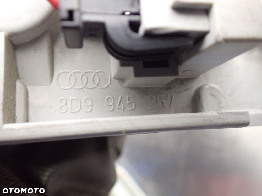 WKŁAD LAMPY LEWY TYŁ AUDI A4 B5 8D9945257 - 5
