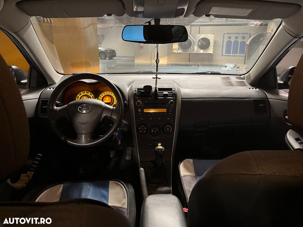 Toyota Corolla 1.4 Sdn. Terra - 11