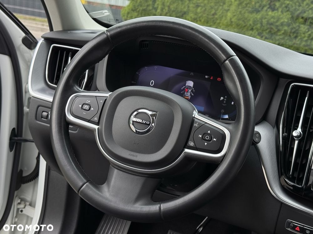 Volvo XC 60 B4 D AWD Geartronic Momentum Pro - 21