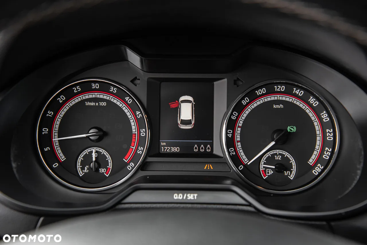 Skoda Octavia Combi 2.0 TDI DSG RS - 19