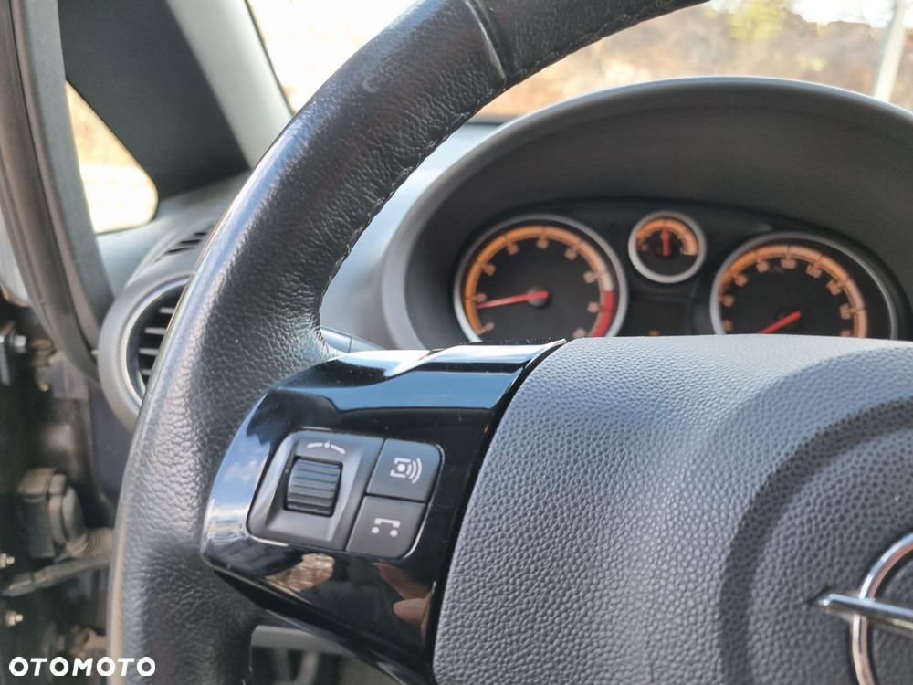 Opel Corsa 1.4 16V Innovation - 25