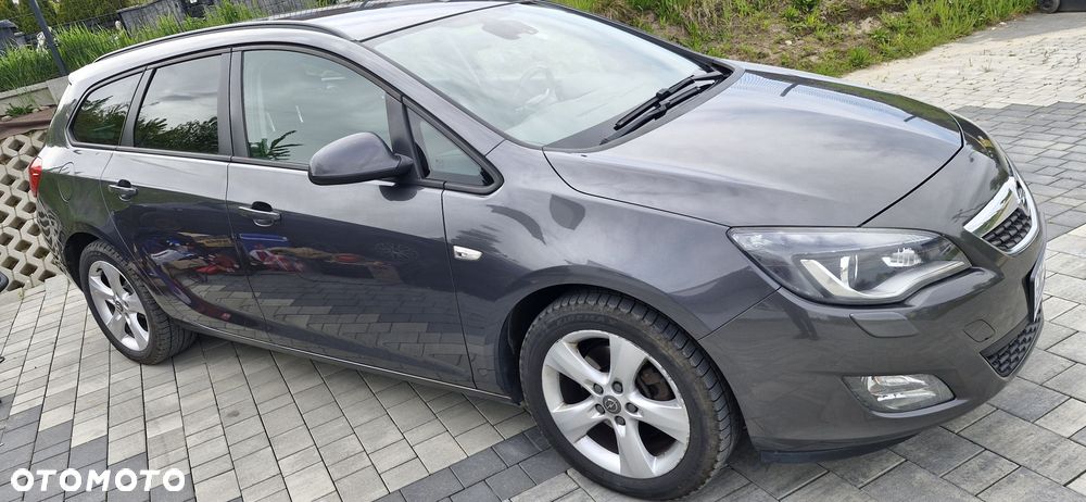 Opel Astra 2011 photo 3