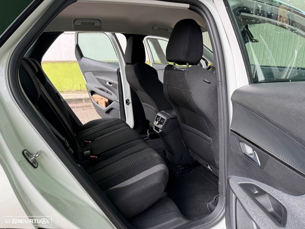 Peugeot 3008 BlueHDi 130 Stop & Start EAT8 Allure - 4