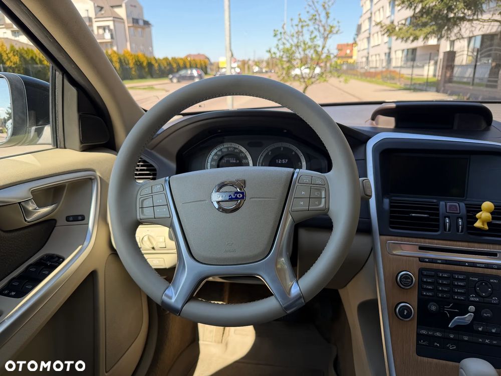 Volvo XC 60 D5 AWD Momentum - 11