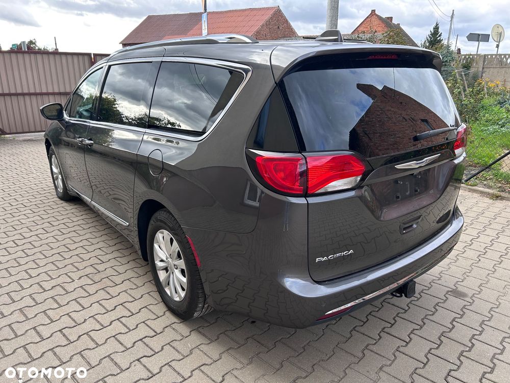 Chrysler Pacifica - 5