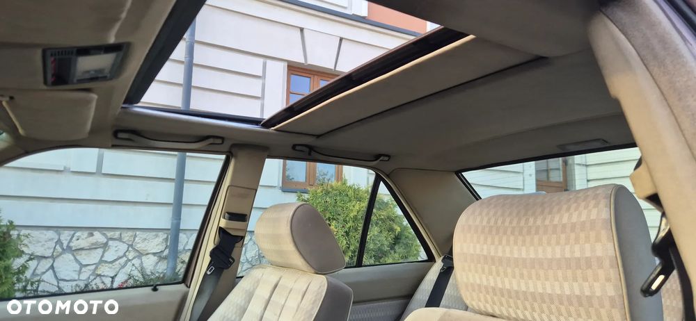 Mercedes-Benz W201 (190) - 10