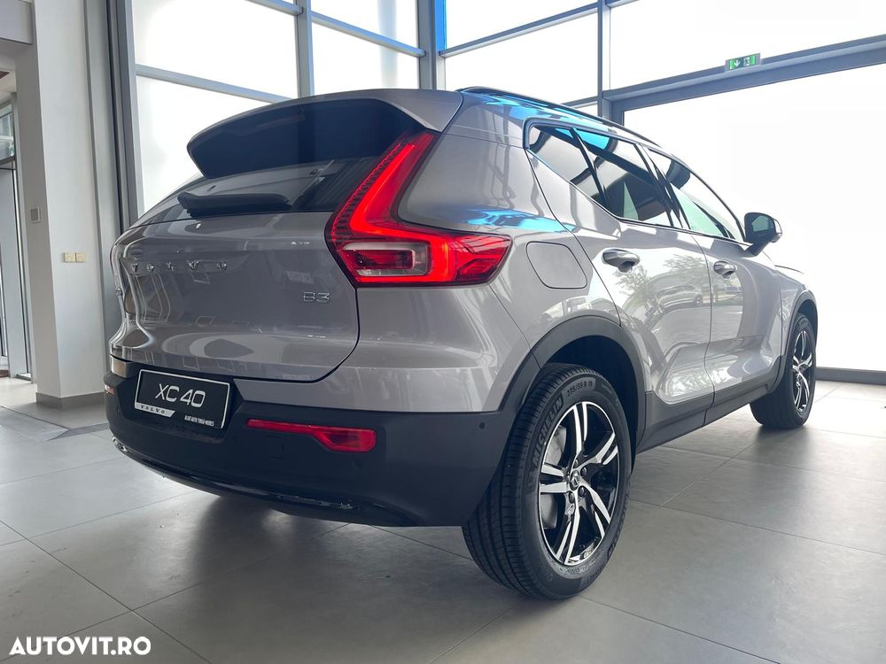 Volvo XC 40 B3 AT FWD MHEV Plus Dark - 5
