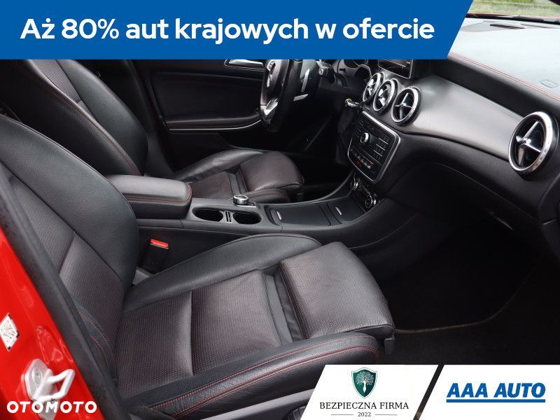 Mercedes-Benz GLA - 10