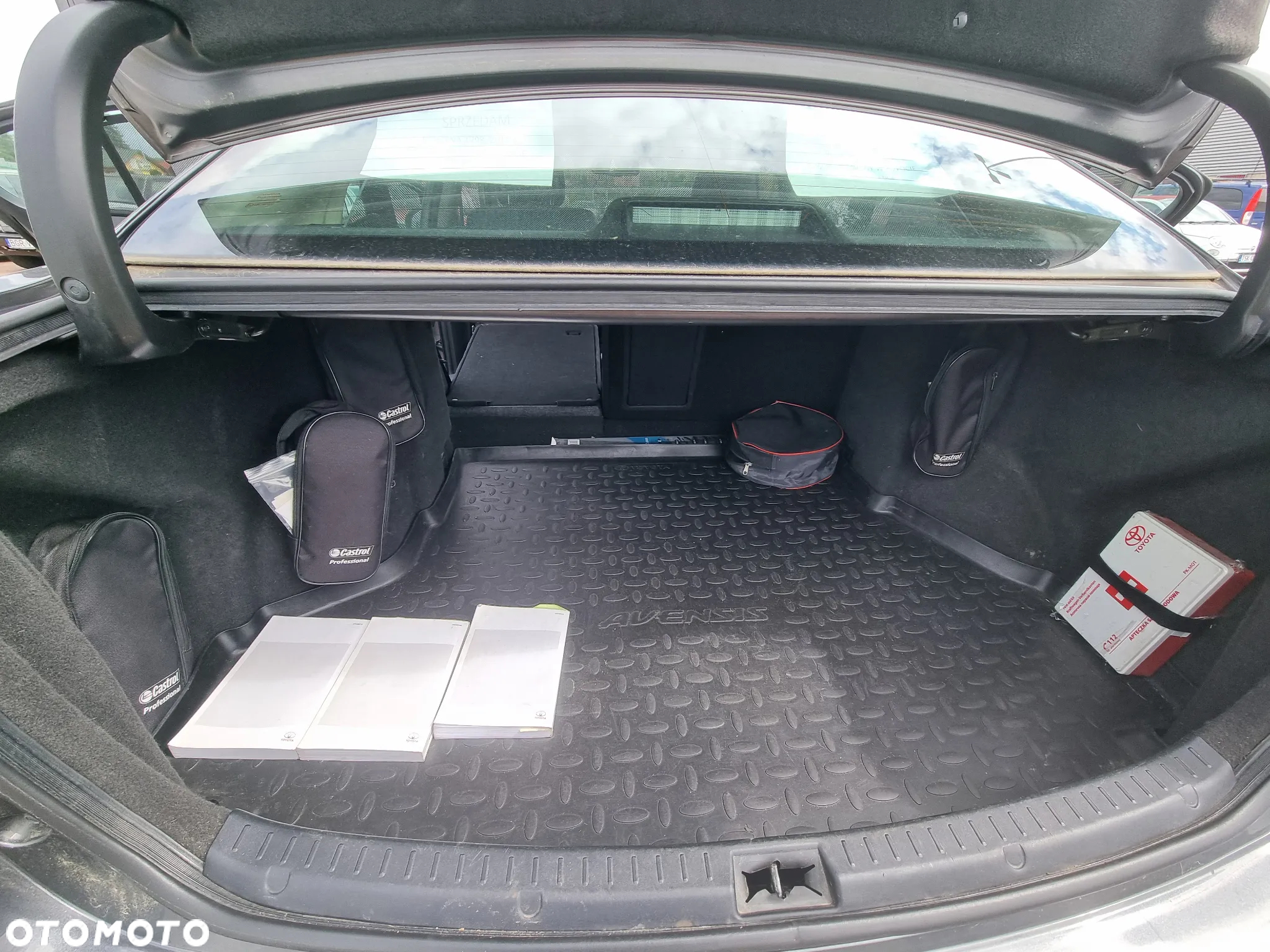 Toyota Avensis 1.8 Premium EU5 - 11