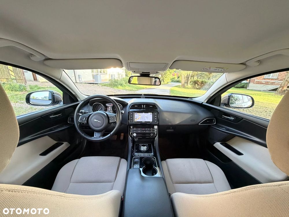 Jaguar XE D180 R-Dynamic S - 21