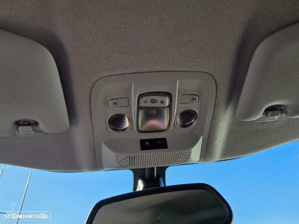 Peugeot 208 1.2 PureTech Signature - 32