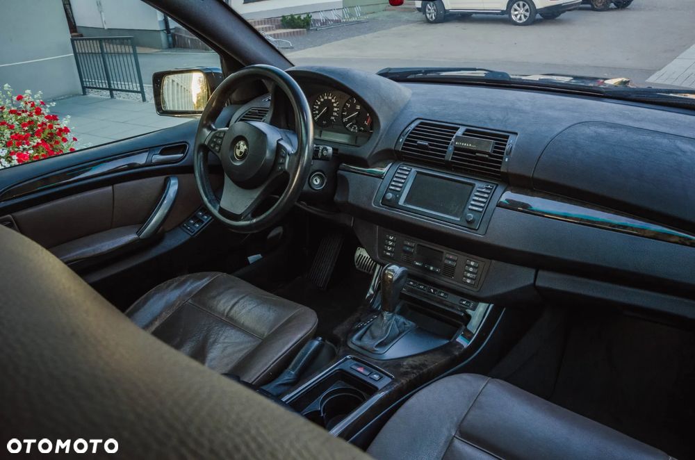 BMW X5 4.4i - 16