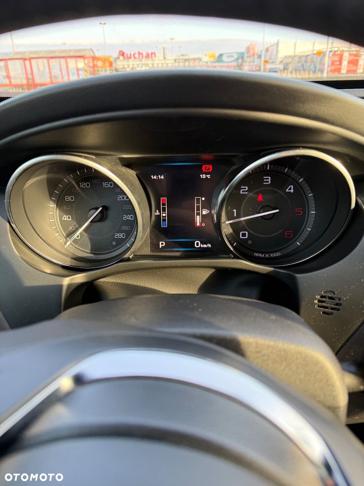 Jaguar XE 2.0 D R-Sport - 14