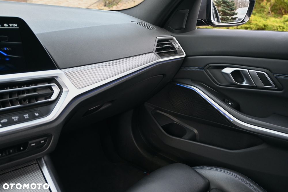 BMW Seria 3 320d Edition M Sport Shadow - 32