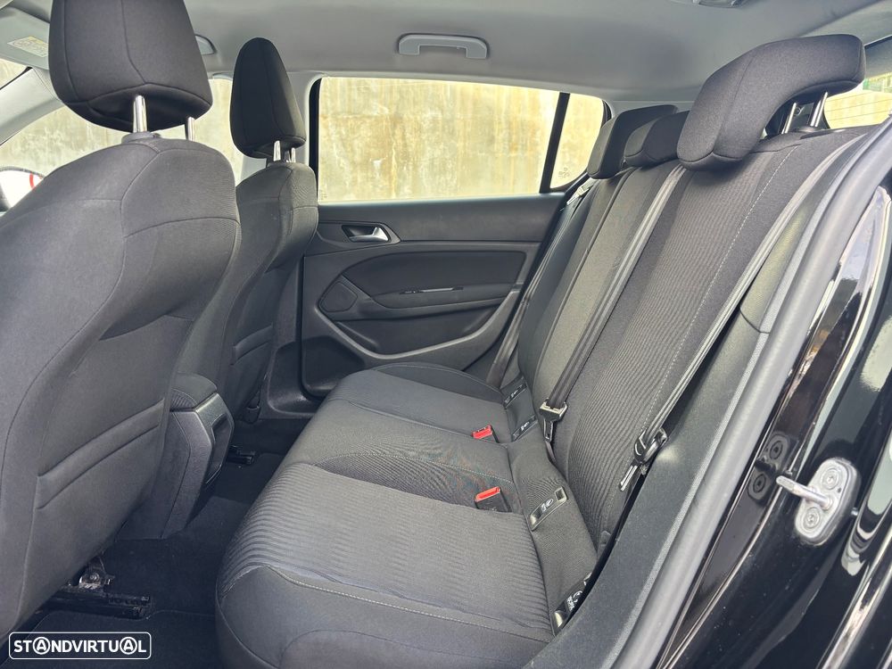 Peugeot 308 1.2 PureTech Style - 33