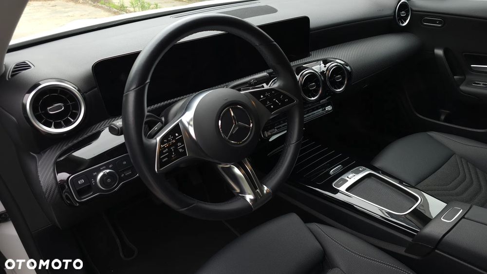 Mercedes-Benz CLA 200 7G-DCT - 18