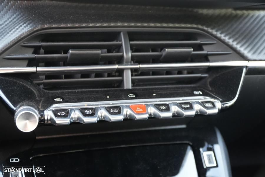 Peugeot 2008 PureTech 130 EAT8 Allure Pack — fotografia 13