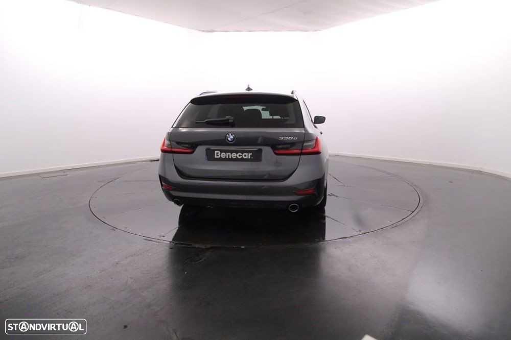 BMW 330 e Touring Auto - 6