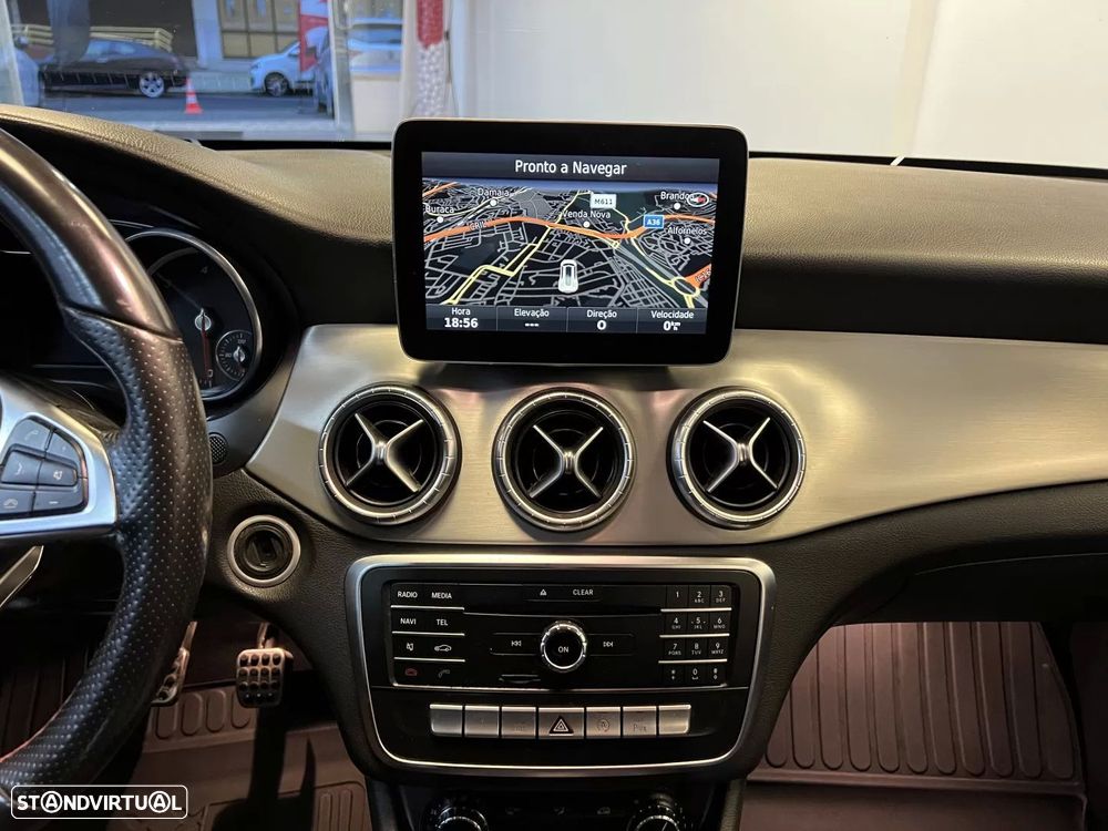 Mercedes-Benz CLA 200 d Shooting Brake AMG Line - 19