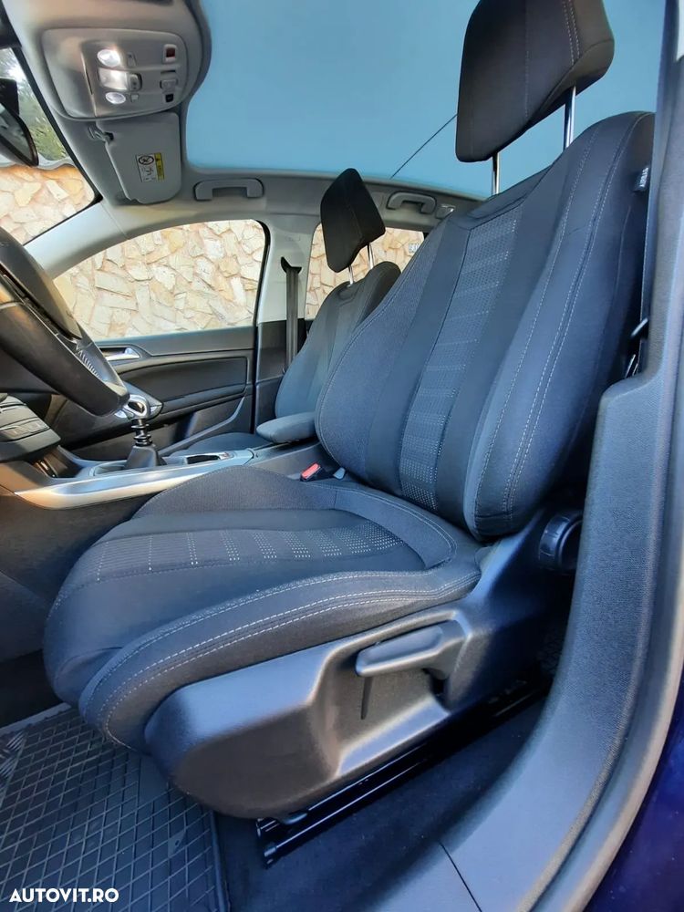 Peugeot 308 1.2 L PureTech Turbo Allure - 5