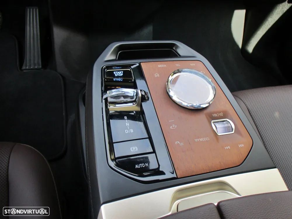 BMW iX xDrive 50 Pack Desportivo - 25
