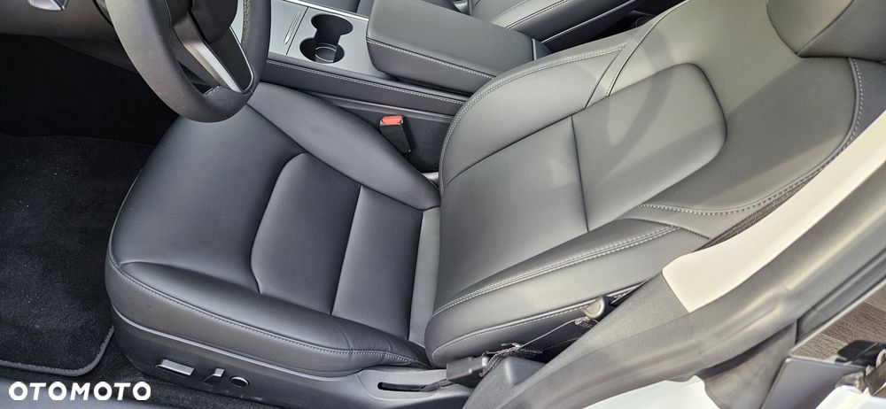Tesla Model 3 - 12