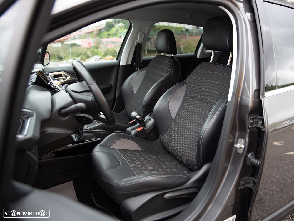 Peugeot 2008 1.2 PureTech Allure EAT6 - 11