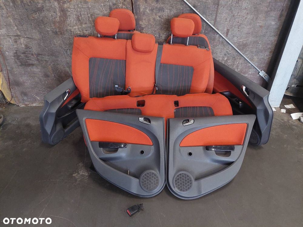 FOTELE KOMPLET LEWY PRAWY KANAPA TYŁ + BOCZKI OPEL CORSA D 5D - 1