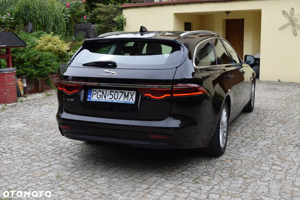 Jaguar XF 20d Prestige - 6