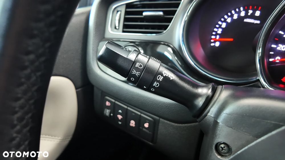 Kia Ceed 1.6 GDI Dream-Team Edition - 28