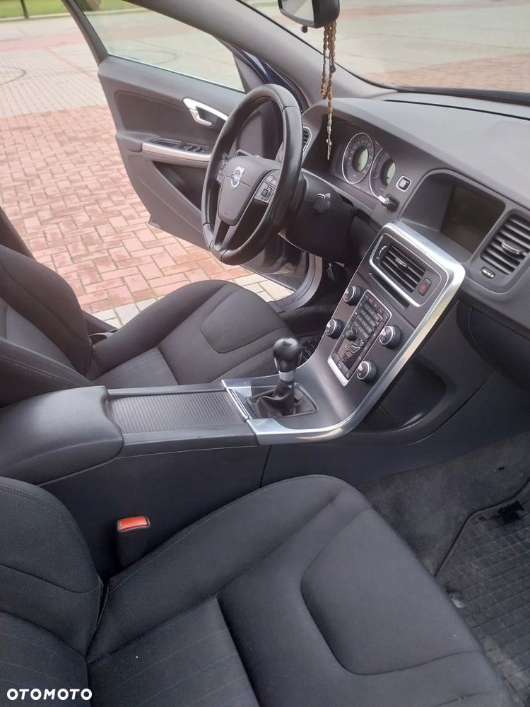 Volvo S60 D2 R-Design - 11