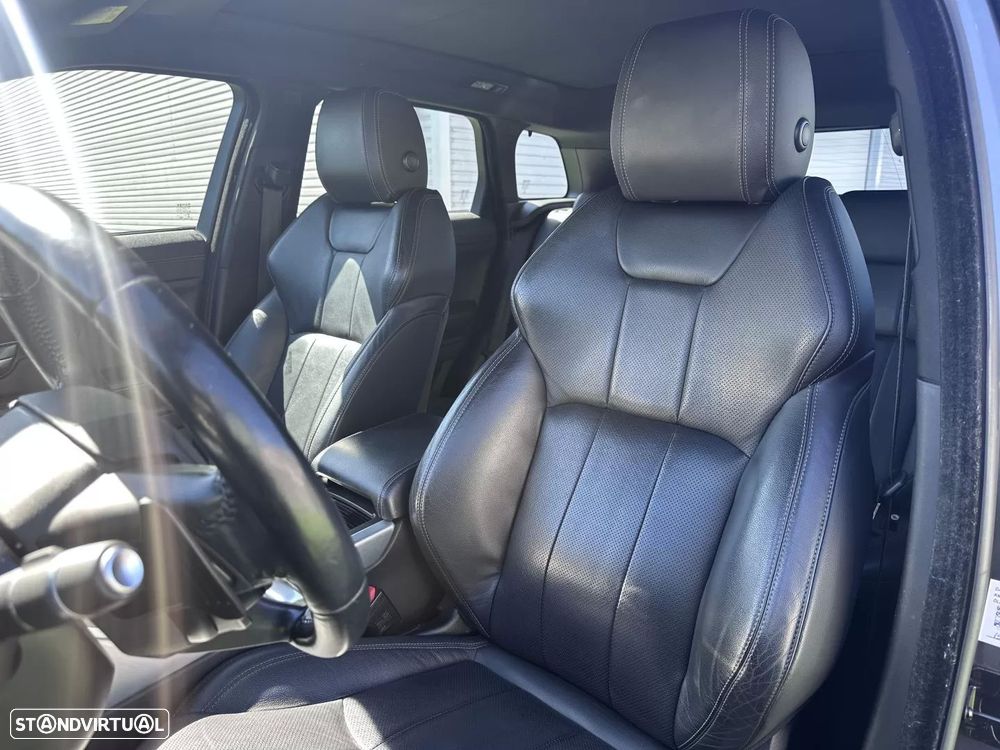 Land Rover Range Rover Evoque 2.0 D150 AWD R-Dynamic Auto - 32