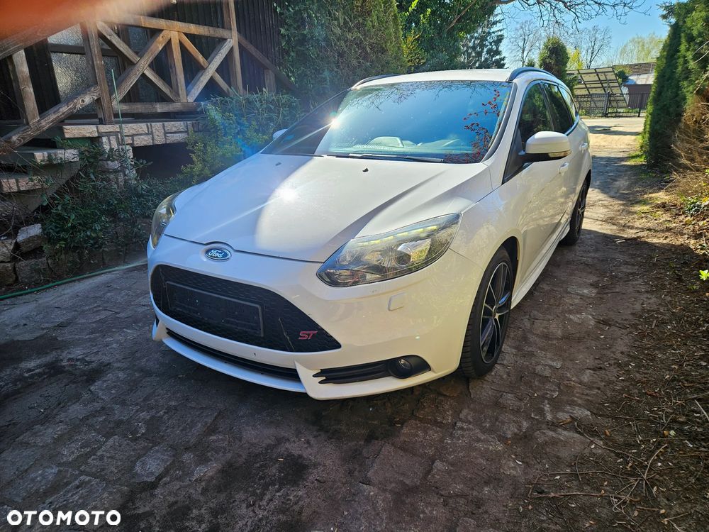 Ford Focus 2.0 EcoBoost ST mit Leder-Sport-Paket - 2